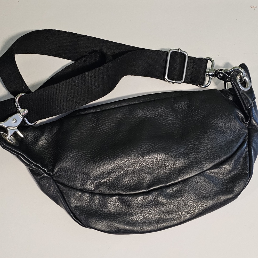 NWOT Vegan leather Fanny pack Divided H&M - Picture 3 of 4
